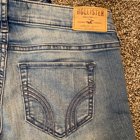 Lightly distressed Hollister jeans - Picture 6 of 6
